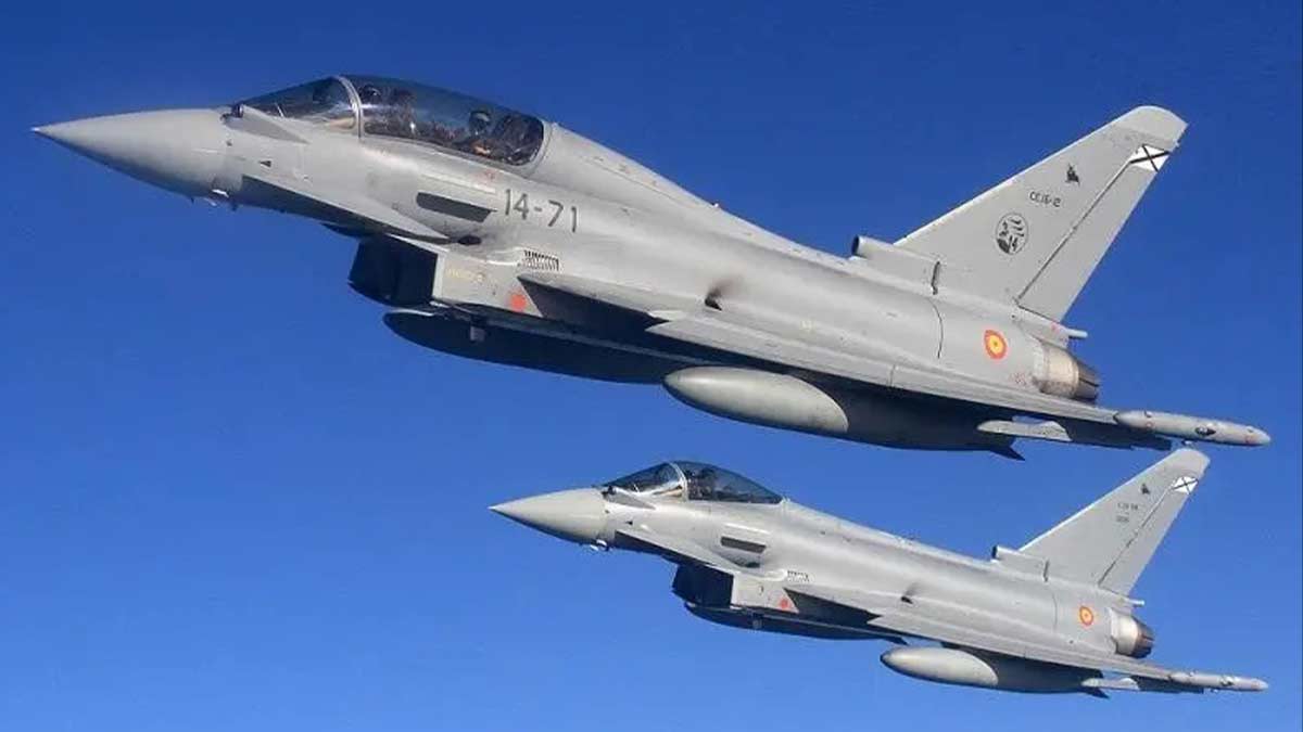 España utilizará por primera vez fuera del país un avión Airbus A400M en el marco de una misión de la OTAN y ha desplegado en Estonia ocho cazas Eurofighter Typhoon de cuarta generación. España utilizará por primera vez fuera del país un avión Airbus A400M en el marco de una misión de la OTAN y ha desplegado en Estonia ocho cazas Eurofighter Typhoon de cuarta generación.