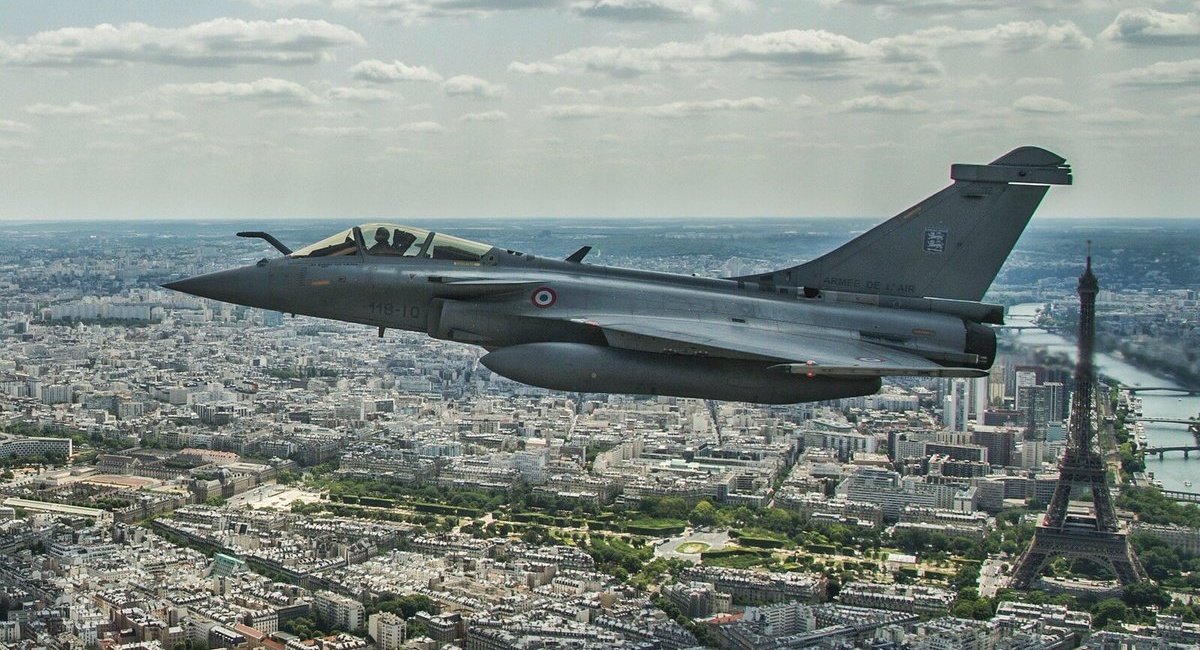 Los EAU armarán los cazas franceses Rafale F4 con una familia de bombas de precisión Al Tariq de 120-500 kg. Los EAU armarán los cazas franceses Rafale F4 con una familia de bombas de precisión Al Tariq de 120-500 kg.