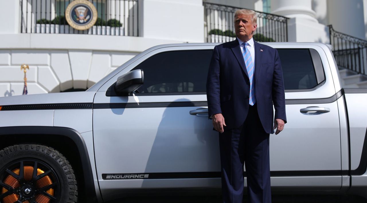 Donald Trump dice que quiere frenar la producción de coches eléctricos cuando vuelva a ser presidente Donald Trump dice que quiere frenar la producción de coches eléctricos cuando vuelva a ser presidente