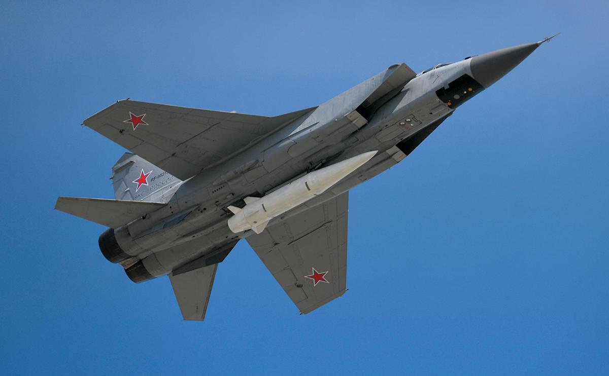 El MiG-31K perdió su misil pseudohipersónico Kh-47M2 en territorio ruso, y un mes después fue encontrado por un tractorista clavado en el suelo El MiG-31K perdió su misil pseudohipersónico Kh-47M2 en territorio ruso, y un mes después fue encontrado por un tractorista clavado en el suelo