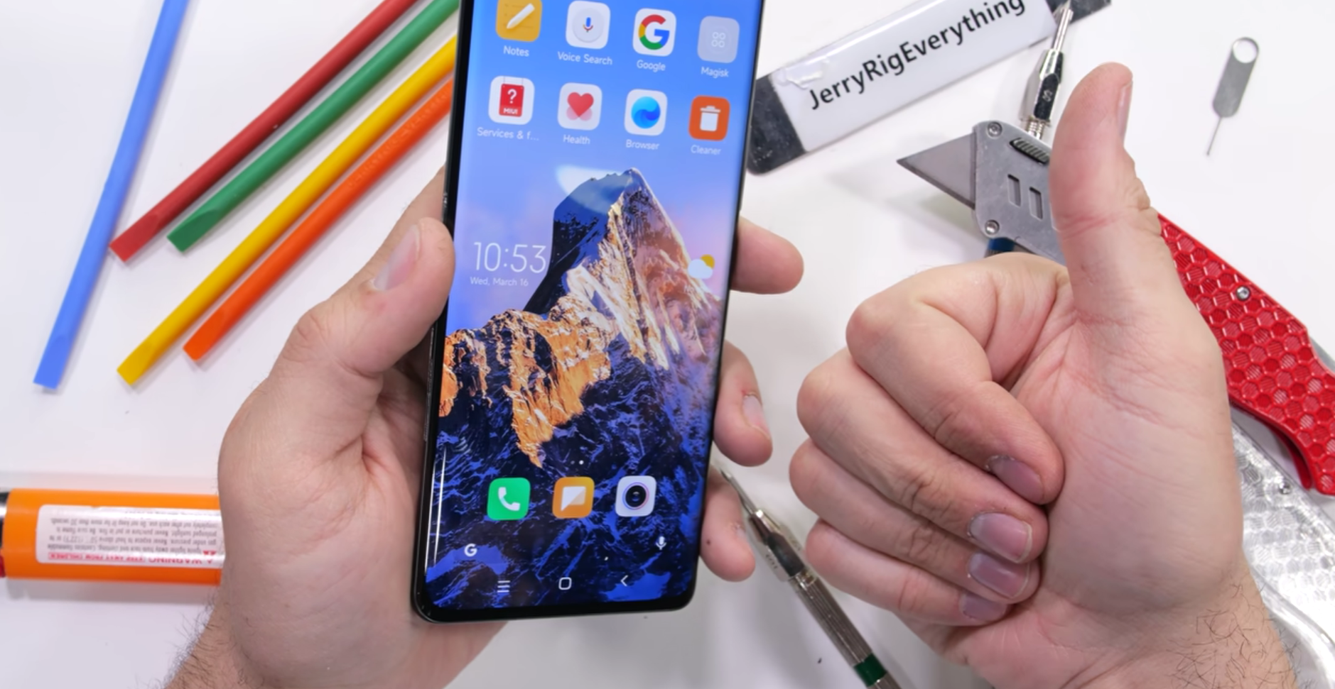 Xiaomi 12 Pro satisfecho con la durabilidad: el teléfono inteligente crujió, pero no se rompió Xiaomi 12 Pro satisfecho con la durabilidad: el teléfono inteligente crujió, pero no se rompió