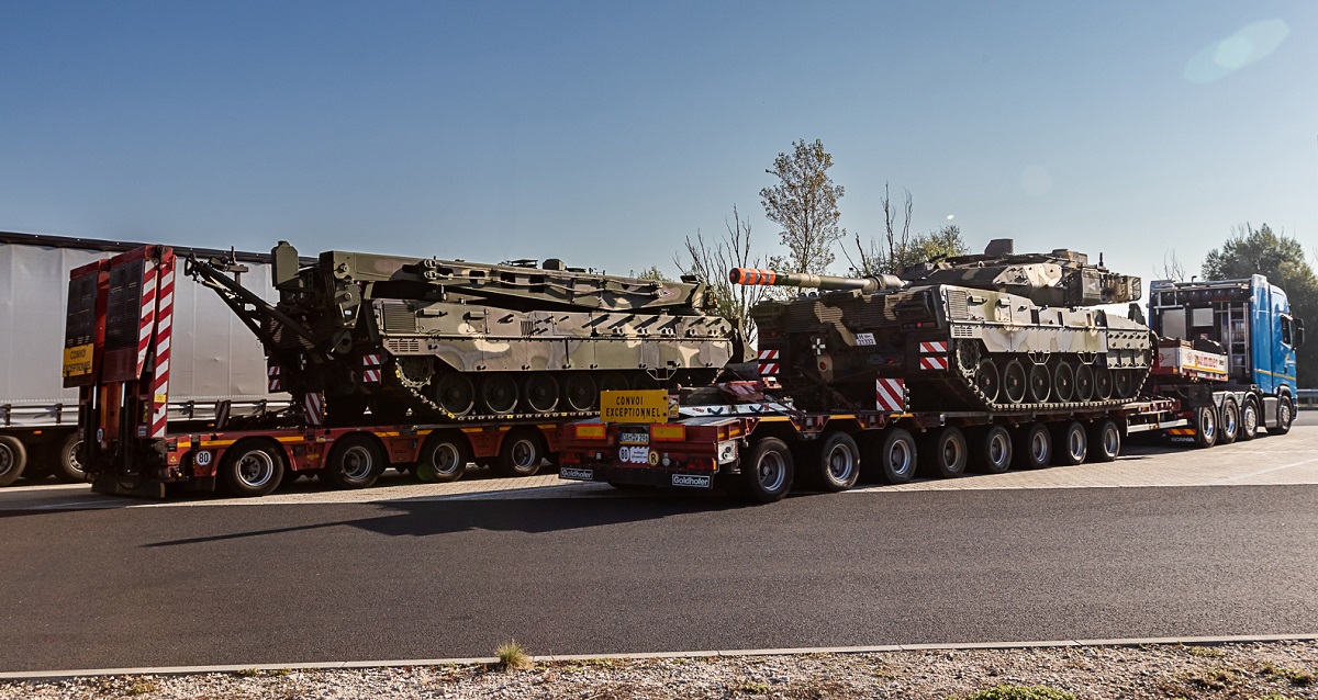 Hungría ha recibido el primero de los 44 carros de combate alemanes Leopard 2A7HU en virtud de un contrato por valor de 565 millones de dólares. Hungría ha recibido el primero de los 44 carros de combate alemanes Leopard 2A7HU en virtud de un contrato por valor de 565 millones de dólares.