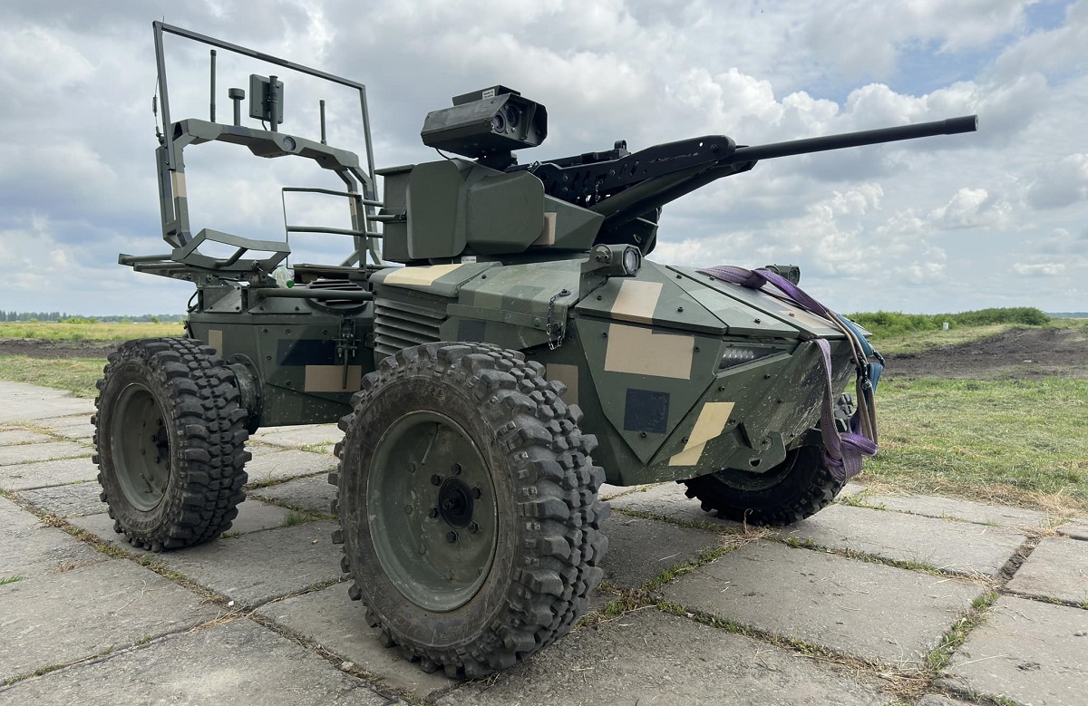 Las Fuerzas de Defensa ucranianas están probando el robot no tripulado Ironclad con cámara termográfica y torreta de combate ShaBla M2 en condiciones reales de combate. Las Fuerzas de Defensa ucranianas están probando el robot no tripulado Ironclad con cámara termográfica y torreta de combate ShaBla M2 en condiciones reales de combate.