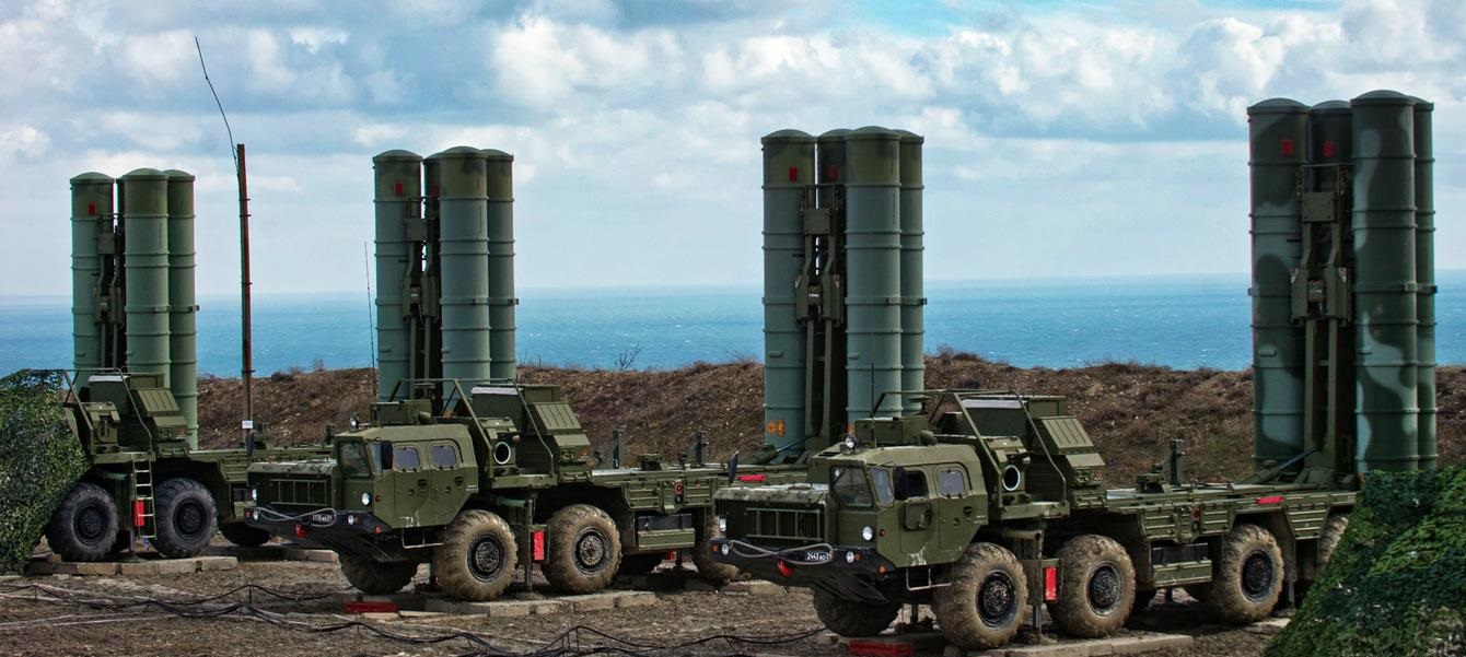 Los drones kamikazes ucranianos alcanzan el sistema de defensa antiaérea S-400 Triumf de Rusia, valorado en 1.200 millones de dólares Los drones kamikazes ucranianos alcanzan el sistema de defensa antiaérea S-400 Triumf de Rusia, valorado en 1.200 millones de dólares