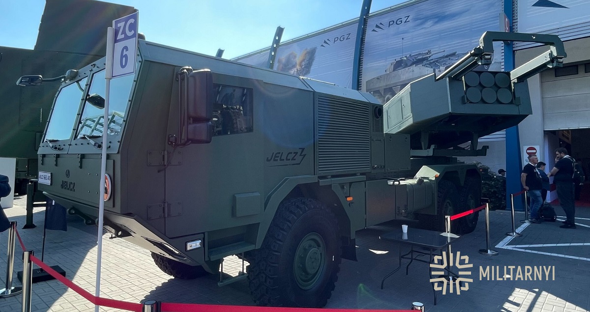 Polonia presentó el sistema de misiles estadounidense HIMARS sobre un chasis nacional de ruedas Jelcz 663.45 T60 TS 6×6 Polonia presentó el sistema de misiles estadounidense HIMARS sobre un chasis nacional de ruedas Jelcz 663.45 T60 TS 6×6