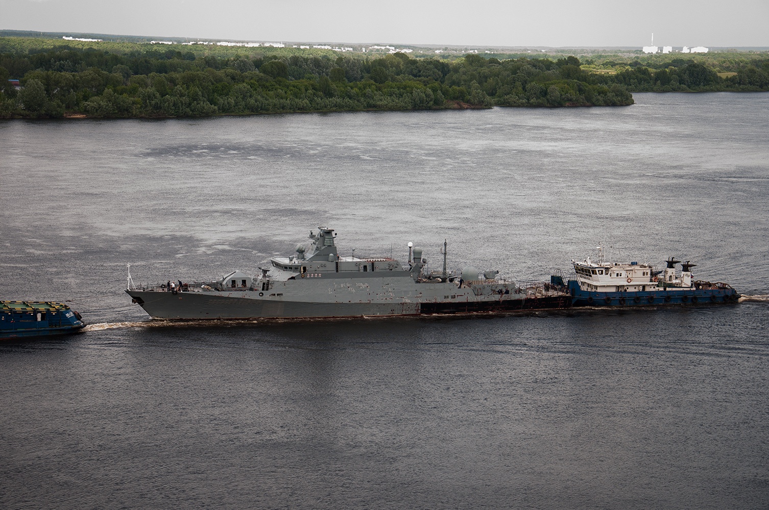 Las Fuerzas Armadas de Ucrania derribaron el barco militar ruso que transportaba misiles Kalibr; ya ha sido remolcado de regreso a Rusia. Las Fuerzas Armadas de Ucrania derribaron el barco militar ruso que transportaba misiles Kalibr; ya ha sido remolcado de regreso a Rusia.