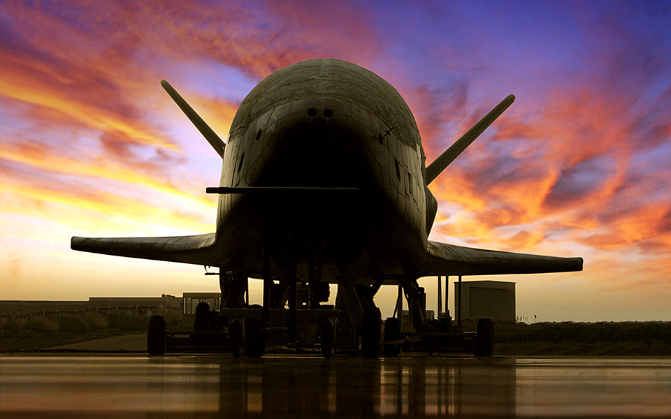 El misterioso dron militar Boeing X-37B de la NASA orbita durante 780 días y establece un nuevo récord de vuelo espacial El misterioso dron militar Boeing X-37B de la NASA orbita durante 780 días y establece un nuevo récord de vuelo espacial