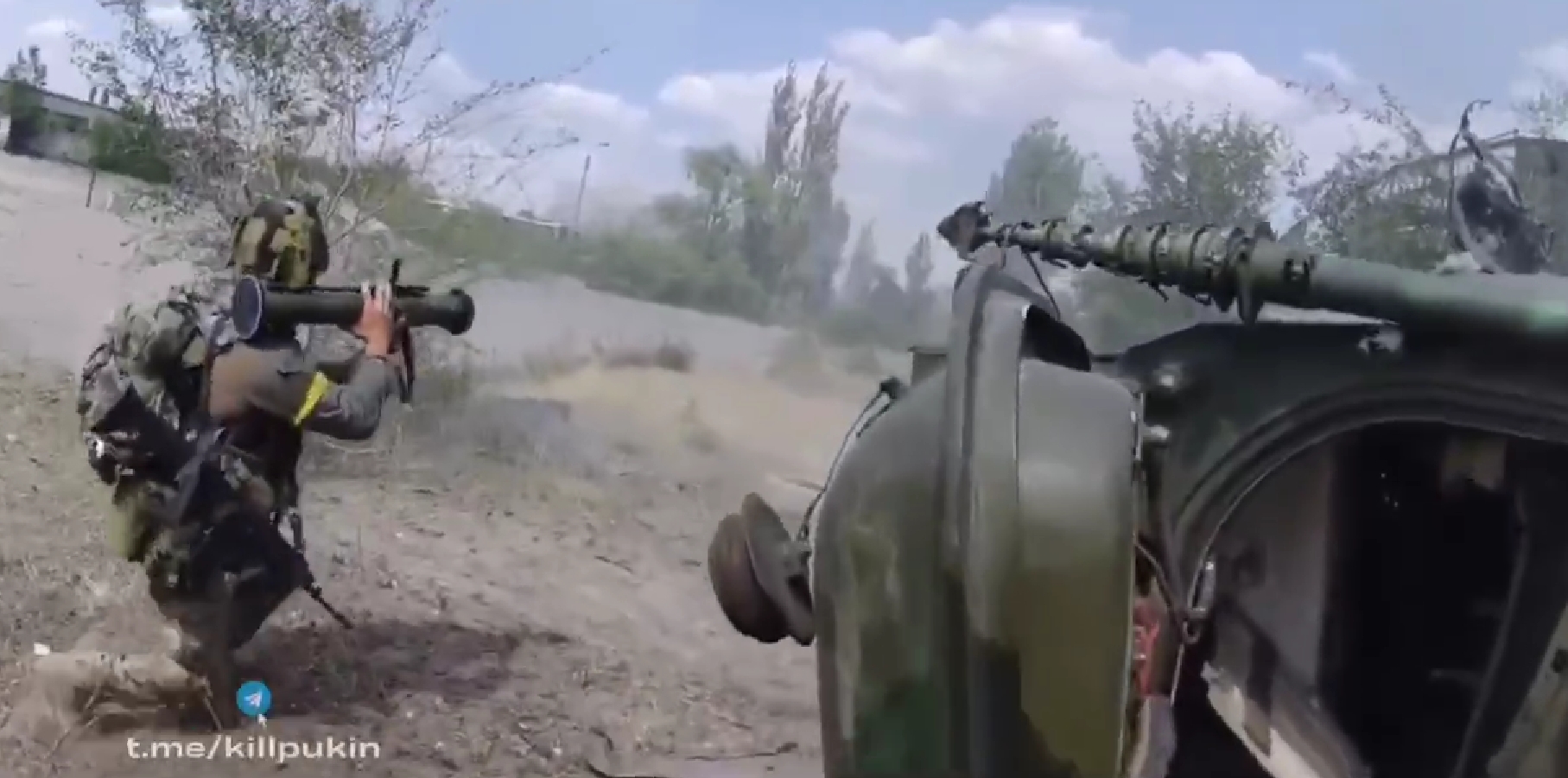 Un luchador de la "Legión Extranjera" mostró un fragmento de la batalla en el este de Ucrania en primera persona. Un luchador de la "Legión Extranjera" mostró un fragmento de la batalla en el este de Ucrania en primera persona.