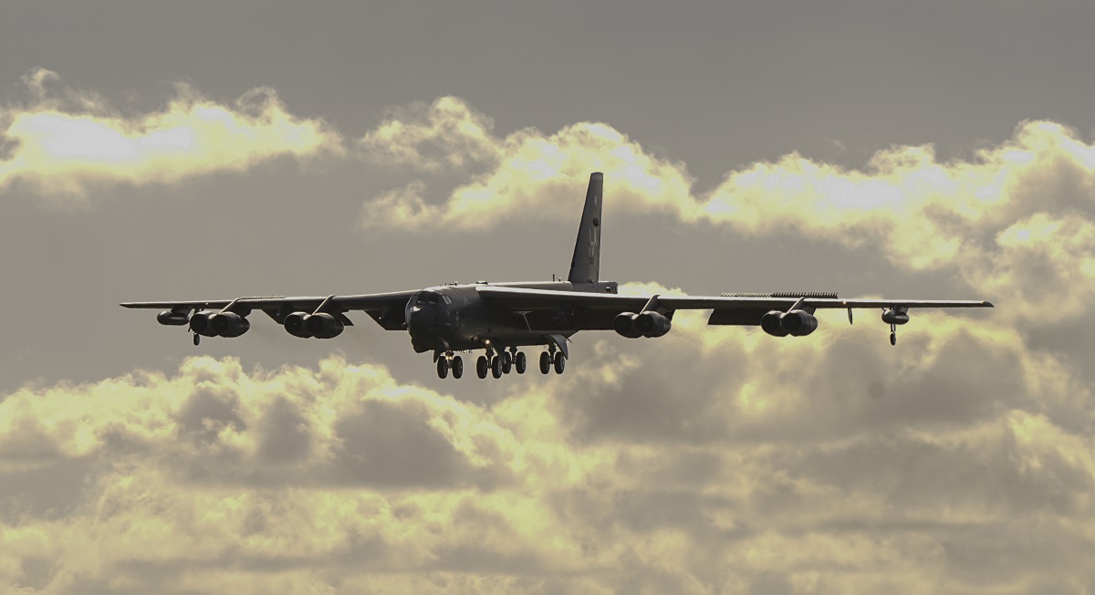Las Fuerzas Aéreas de EE.UU. inician una modernización de 2.800 millones de dólares de los bombarderos nucleares B-52H Stratofortress; el primer avión recibirá un nuevo radar. Las Fuerzas Aéreas de EE.UU. inician una modernización de 2.800 millones de dólares de los bombarderos nucleares B-52H Stratofortress; el primer avión recibirá un nuevo radar.