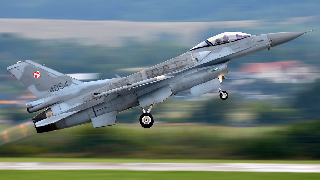 Polonia pagará 51 millones de dólares a Elbit Systems por un simulador de piloto de caza F-16 Block 52+. Polonia pagará 51 millones de dólares a Elbit Systems por un simulador de piloto de caza F-16 Block 52+.