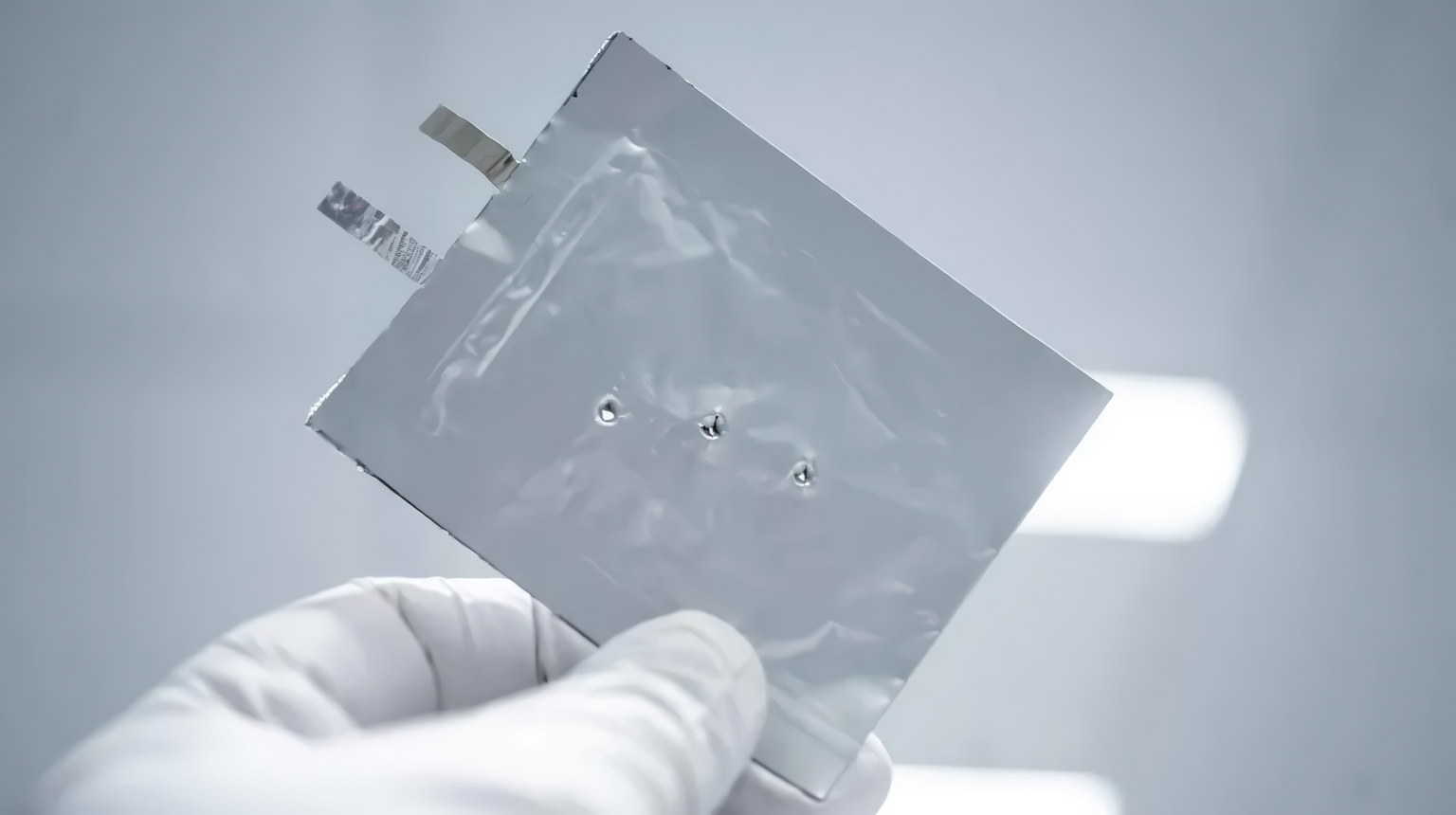 Una empresa belga ha desarrollado un prototipo de batería de estado sólido con una densidad energética un 25% superior a la de las mejores baterías de iones de litio. Una empresa belga ha desarrollado un prototipo de batería de estado sólido con una densidad energética un 25% superior a la de las mejores baterías de iones de litio.