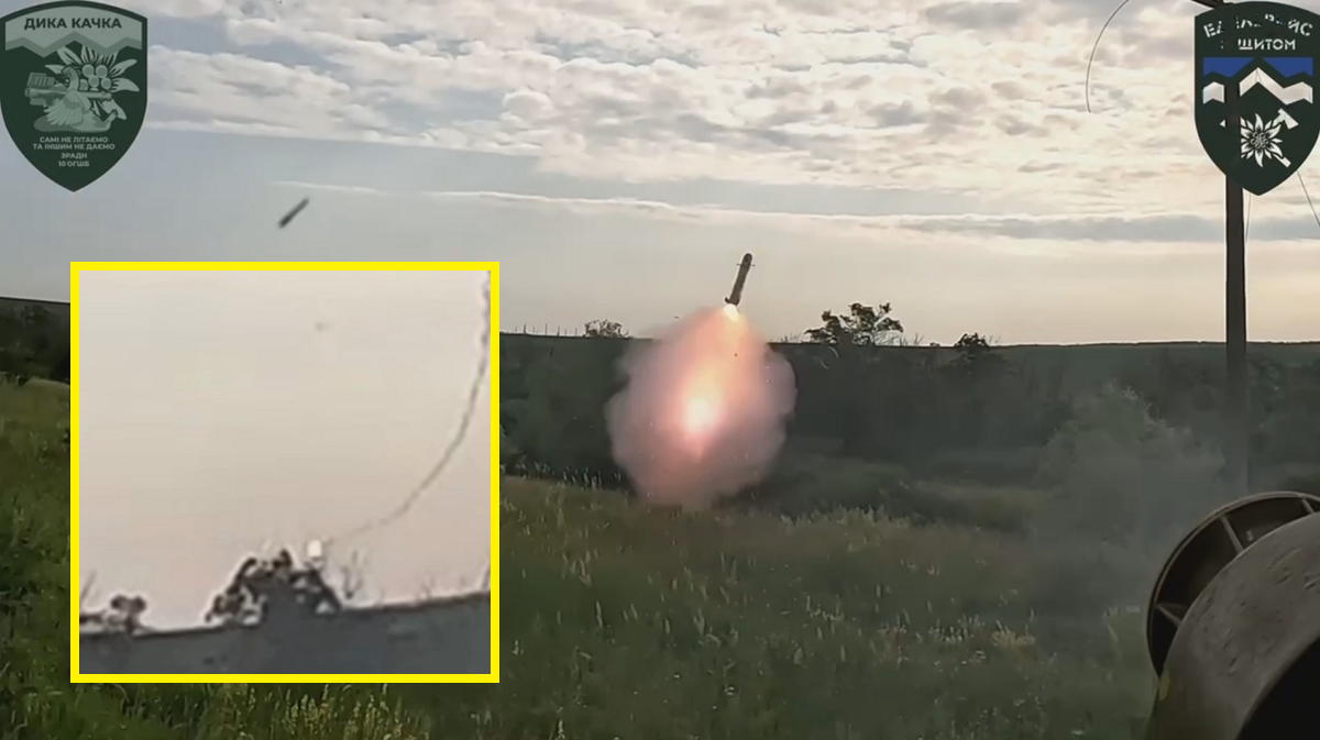 Un artillero antiaéreo ucraniano destruye un avión de ataque ruso Su-25 con el sistema portátil de defensa antiaérea Igla Un artillero antiaéreo ucraniano destruye un avión de ataque ruso Su-25 con el sistema portátil de defensa antiaérea Igla