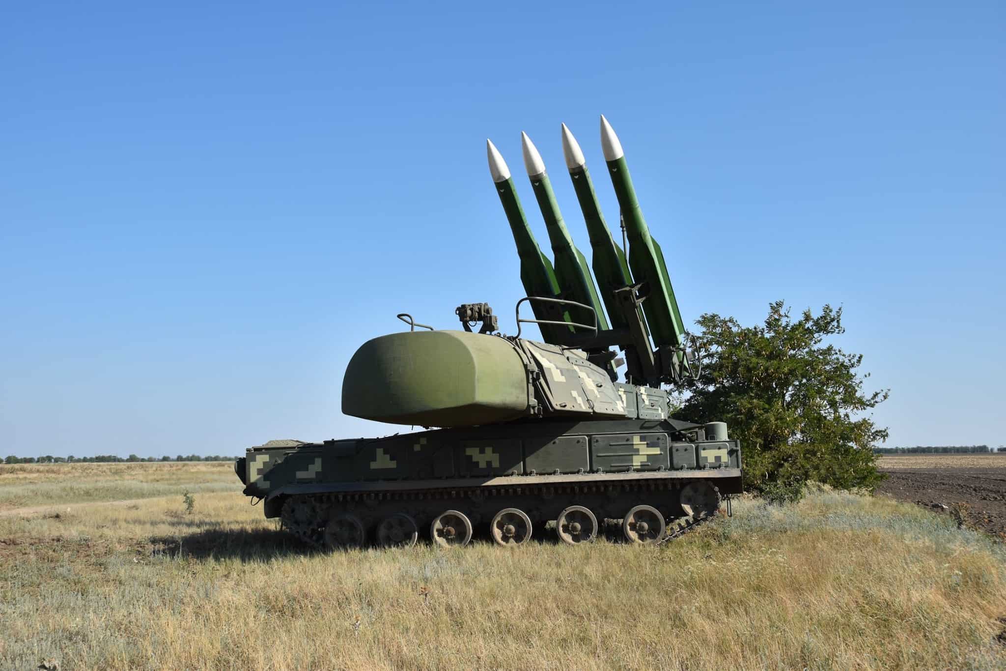El sistema de defensa aérea ucraniano Buk-M1 destruye espectacularmente otro objeto aéreo (vídeo) El sistema de defensa aérea ucraniano Buk-M1 destruye espectacularmente otro objeto aéreo (vídeo)