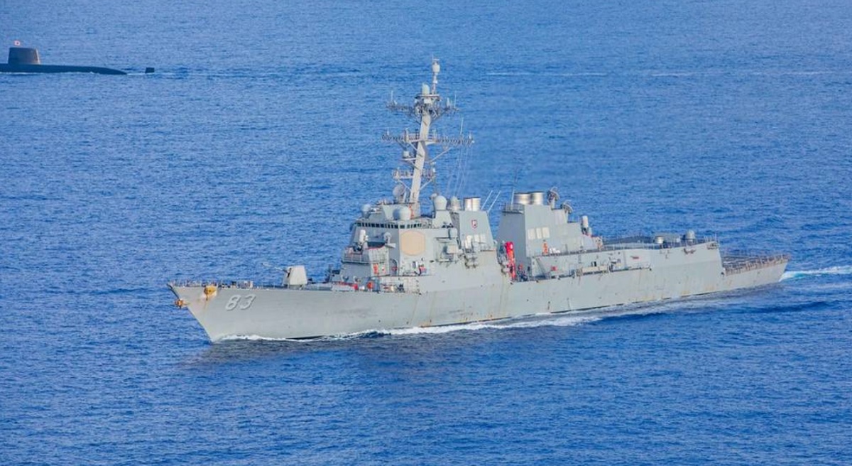 El destructor estadounidense de misiles guiados de clase Arleigh Burke USS Howard encalla inesperadamente al acercarse a Bali. El destructor estadounidense de misiles guiados de clase Arleigh Burke USS Howard encalla inesperadamente al acercarse a Bali.