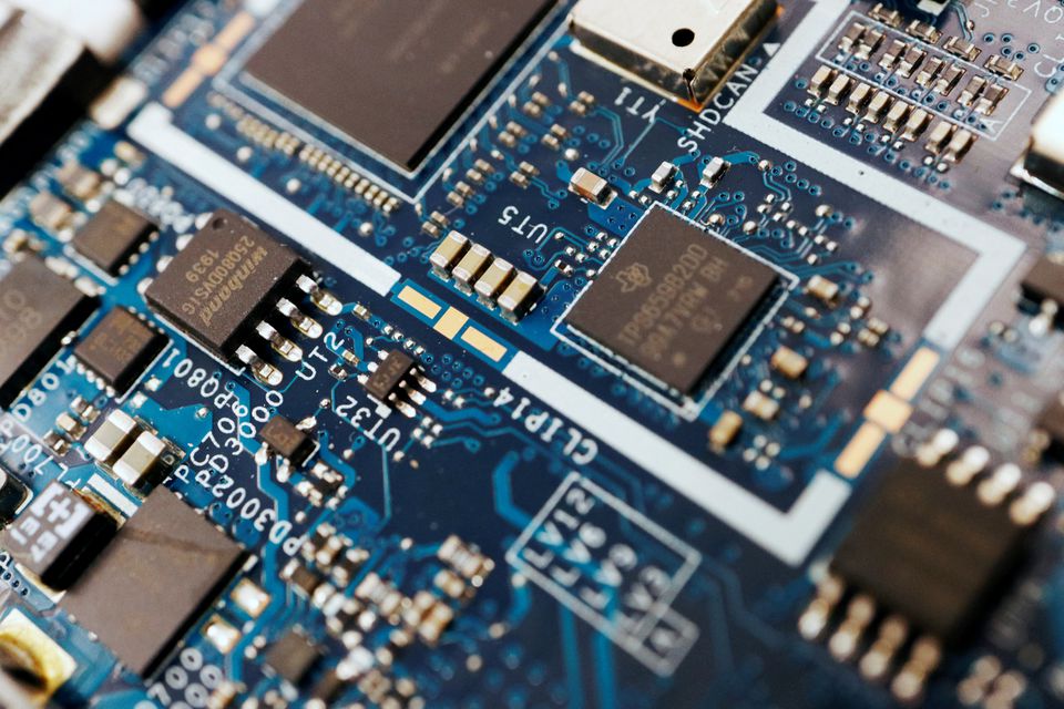 Biden ampliará la prohibición de exportar equipos de alta tecnología a China Biden ampliará la prohibición de exportar equipos de alta tecnología a China