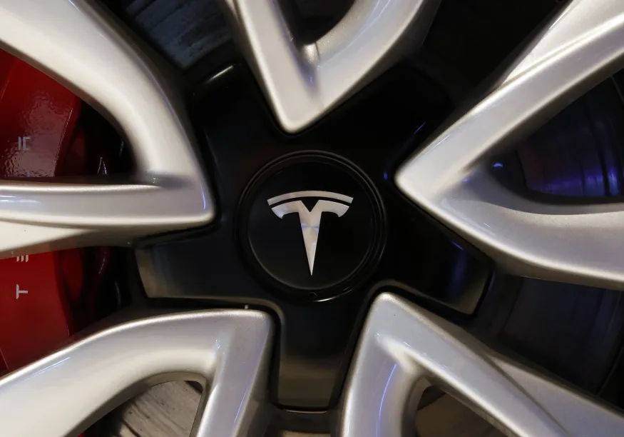 Tesla planea licenciar su sistema de conducción autónoma a otros fabricantes de coches Tesla planea licenciar su sistema de conducción autónoma a otros fabricantes de coches
