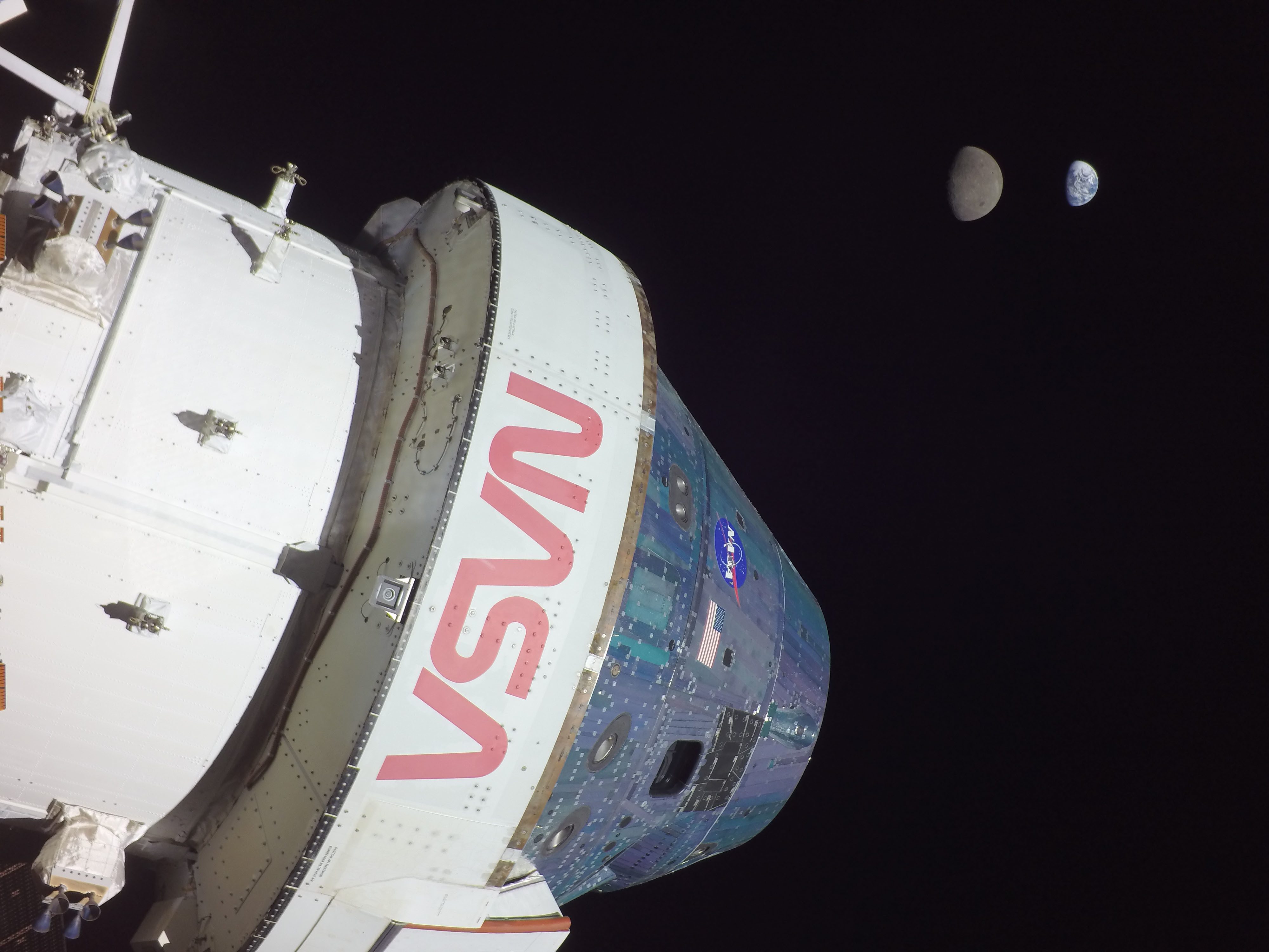 La nave espacial Orión tomó una impresionante foto de la Luna y la Tierra desde una distancia de 432.210 km La nave espacial Orión tomó una impresionante foto de la Luna y la Tierra desde una distancia de 432.210 km
