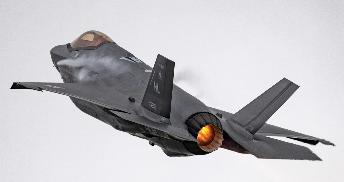 Lockheed Martin ha recibido casi 176 millones de dólares para apoyar las entregas de aviones de combate de quinta generación F-35 Lightning II en virtud de un contrato de 30.000 millones de dólares. Lockheed Martin ha recibido casi 176 millones de dólares para apoyar las entregas de aviones de combate de quinta generación F-35 Lightning II en virtud de un contrato de 30.000 millones de dólares.