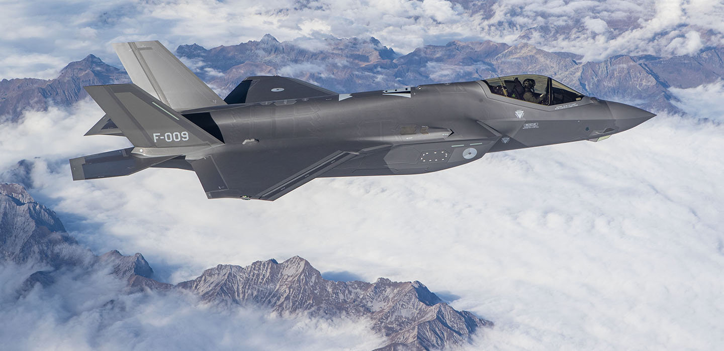 Cazas F-35 Lightning II interceptan aviones rusos Su-27 e Il-20M cerca de Polonia Cazas F-35 Lightning II interceptan aviones rusos Su-27 e Il-20M cerca de Polonia
