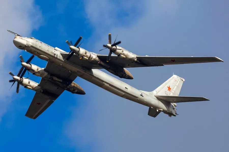 Cazas F-16 estadounidenses interceptan un bombardero nuclear ruso Tu-95 cerca de Alaska Cazas F-16 estadounidenses interceptan un bombardero nuclear ruso Tu-95 cerca de Alaska