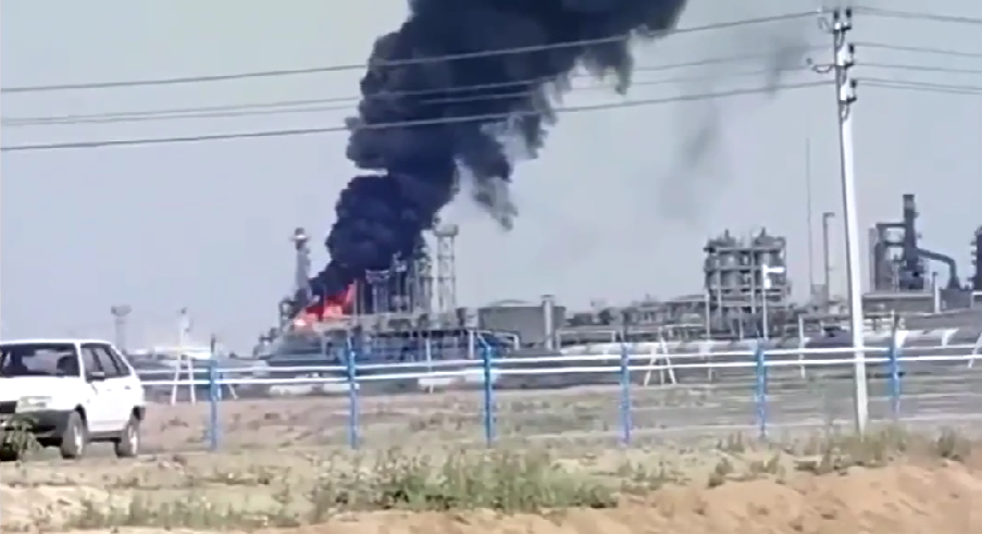 Se ha publicado un vídeo del ataque con drones kamikazes a una refinería de petróleo en Rusia Se ha publicado un vídeo del ataque con drones kamikazes a una refinería de petróleo en Rusia
