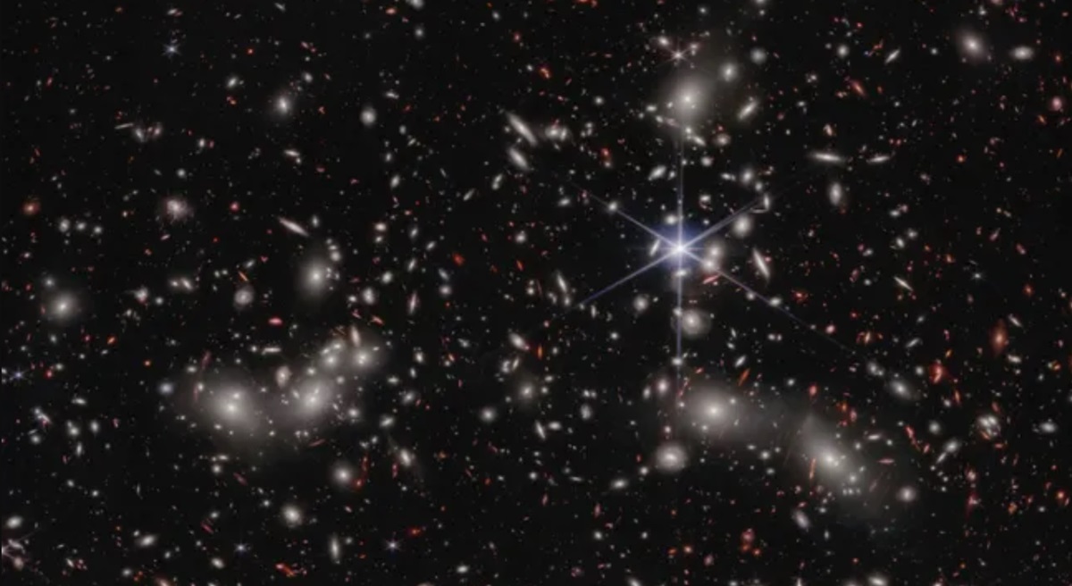 El telescopio espacial JSWT ha descubierto dos galaxias antiguas imposibles que no deberían existir El telescopio espacial JSWT ha descubierto dos galaxias antiguas imposibles que no deberían existir