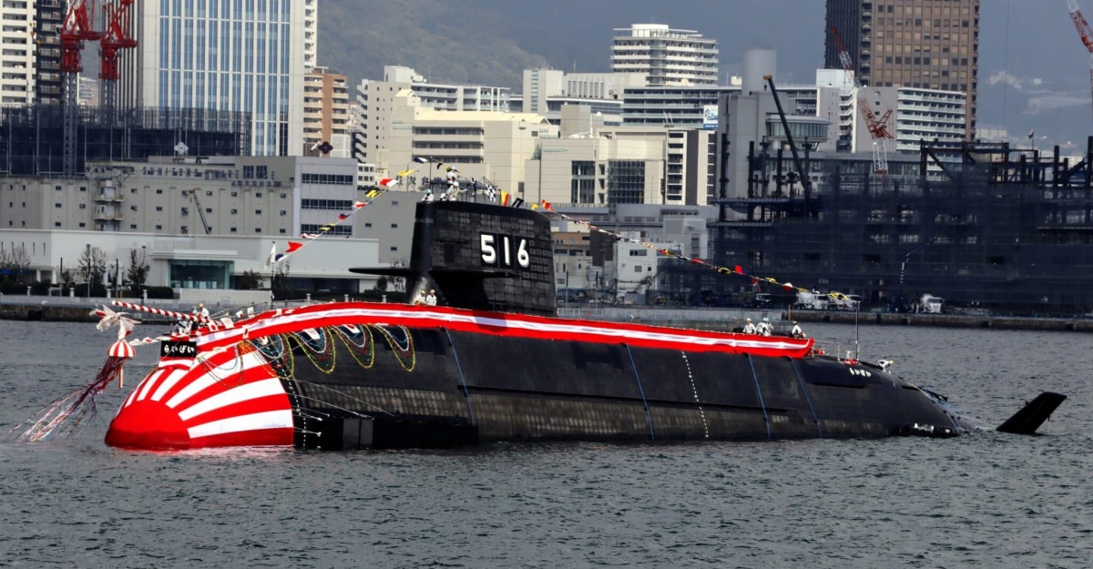 Kawasaki Heavy Industries ha botado el submarino JS Raigei, que recibirá baterías de iones de litio, torpedos Tipo 18 y misiles antibuque Harpoon.