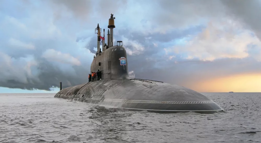 La Armada rusa recibirá el submarino de propulsión nuclear K-571 Krasnoyarsk, que será portador de misiles hipersónicos antibuque Zirkon, capaces de desplazarse a velocidades superiores a 11.000 km/h. La Armada rusa recibirá el submarino de propulsión nuclear K-571 Krasnoyarsk, que será portador de misiles hipersónicos antibuque Zirkon, capaces de desplazarse a velocidades superiores a 11.000 km/h.