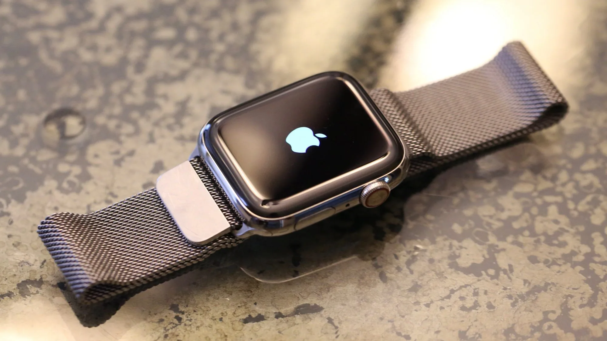 En todo el año, el mercado mundial de dispositivos portátiles se redujo en un 6,9%: Apple está a la cabeza con una cuota del 25%.