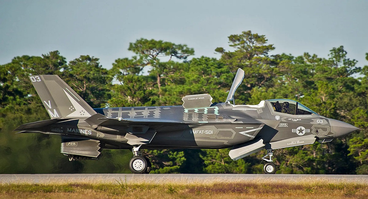 Se han encontrado en EE.UU. los restos de un caza de quinta generación F-35B que costó 80 millones de dólares y que voló en piloto automático después de que el piloto se eyectara. Se han encontrado en EE.UU. los restos de un caza de quinta generación F-35B que costó 80 millones de dólares y que voló en piloto automático después de que el piloto se eyectara.