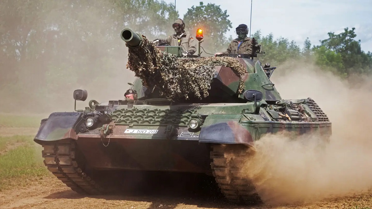 10 carros de combate Leopard 1A5, un radar TRML-4D y 16 drones VECTOR: Alemania ha anunciado un nuevo paquete de ayuda a Ucrania. 10 carros de combate Leopard 1A5, un radar TRML-4D y 16 drones VECTOR: Alemania ha anunciado un nuevo paquete de ayuda a Ucrania.