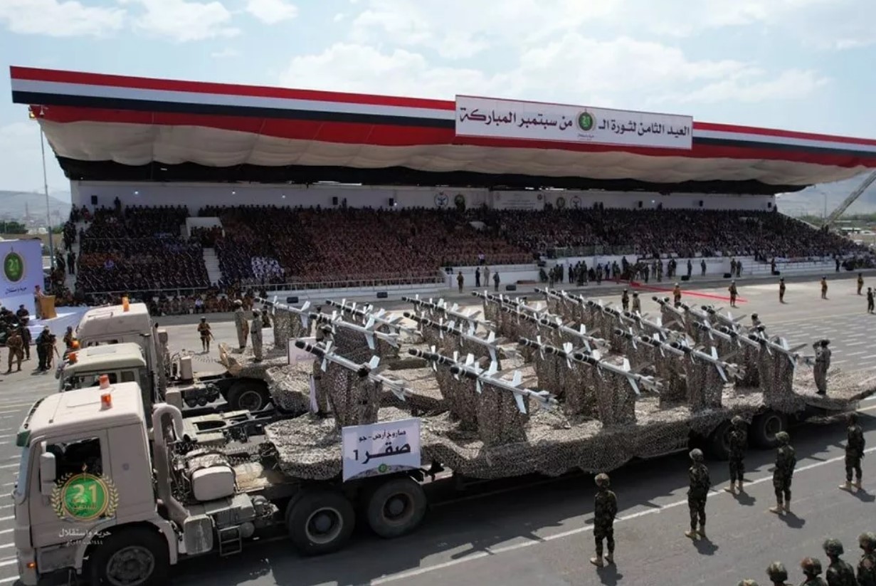 Yemen mostró un misil de barrera secreto para destruir aviones, helicópteros y drones Yemen mostró un misil de barrera secreto para destruir aviones, helicópteros y drones