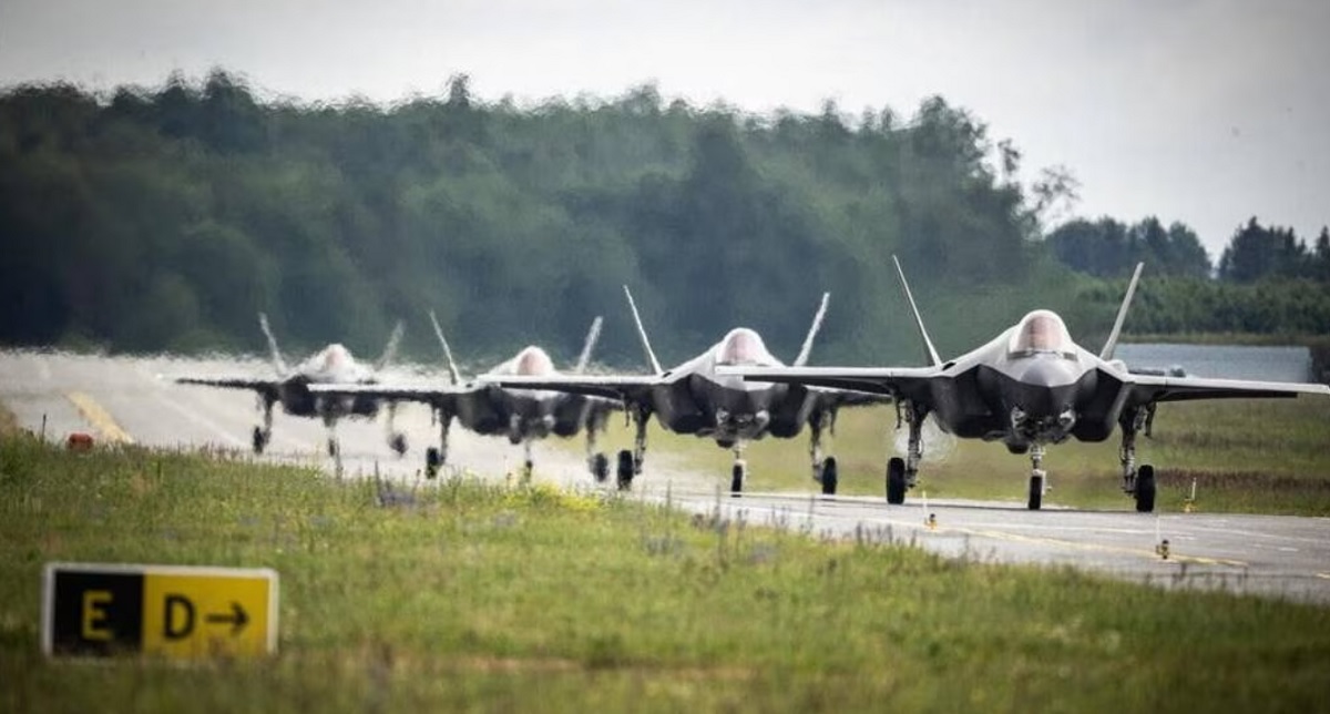 Rumanía comprará 32 cazas de quinta generación F-35 Lightning II por 6.500 millones de dólares, pero las entregas tardarán casi 10 años en empezar Rumanía comprará 32 cazas de quinta generación F-35 Lightning II por 6.500 millones de dólares, pero las entregas tardarán casi 10 años en empezar