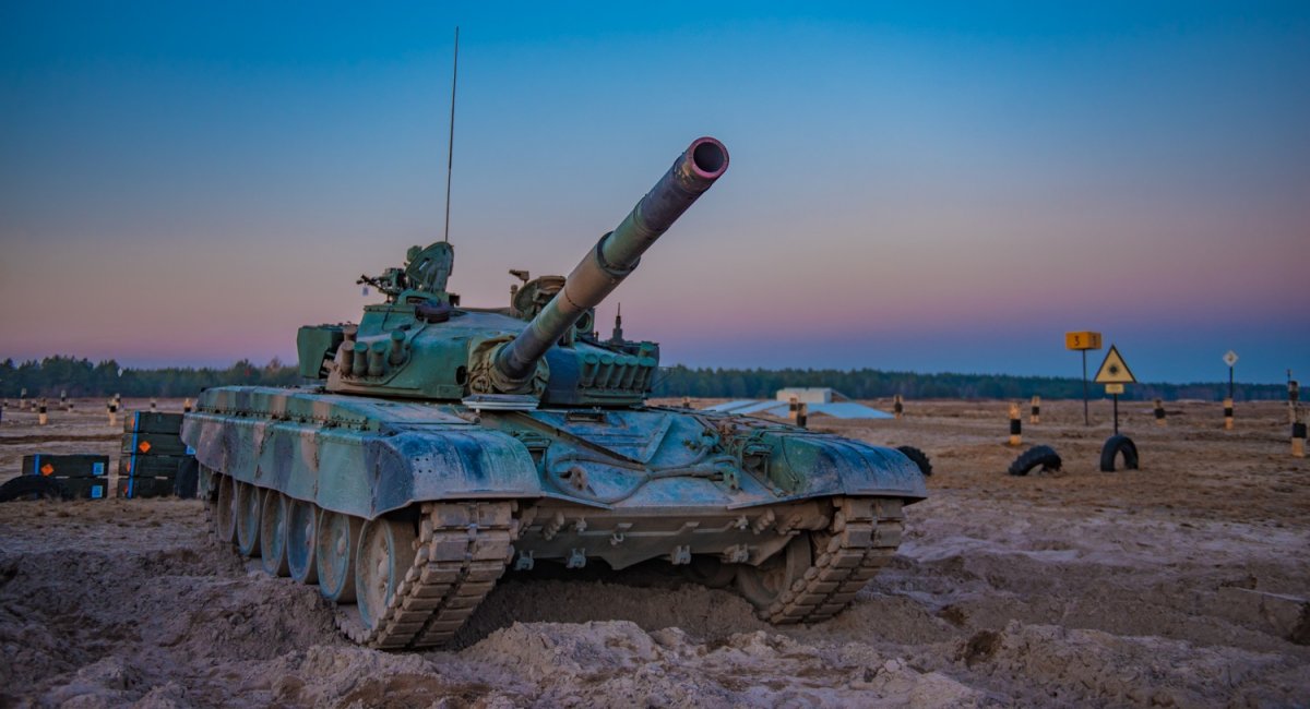 Un convoy de tanques T-72M1 y T-72M1R, llegados a Ucrania desde Polonia, avistados en la línea del frente Un convoy de tanques T-72M1 y T-72M1R, llegados a Ucrania desde Polonia, avistados en la línea del frente