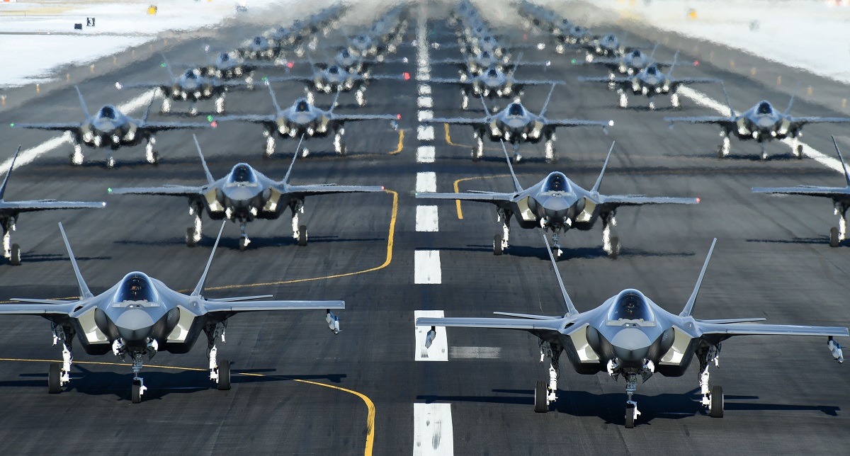 Los cazas de quinta generación F-35 Lightning II, que costarán 1,7 billones de dólares, sólo están listos para volar el 55% del tiempo Los cazas de quinta generación F-35 Lightning II, que costarán 1,7 billones de dólares, sólo están listos para volar el 55% del tiempo