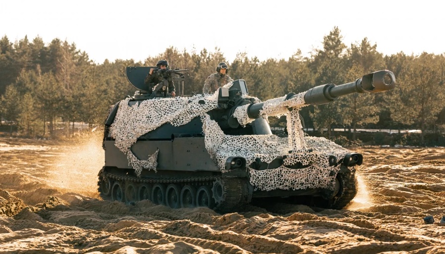 El ejército español ha encargado por valor de 40,5 millones de euros munición de 155 mm con un alcance de 40 km para los obuses M109A5 y SAIC 155/52 El ejército español ha encargado por valor de 40,5 millones de euros munición de 155 mm con un alcance de 40 km para los obuses M109A5 y SAIC 155/52