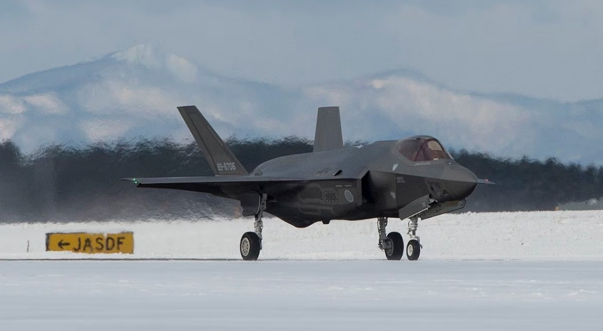 Japón ha repostado sus cazas de quinta generación F-35 Lightning II con el motor F135 fuera del país por primera vez en su historia Japón ha repostado sus cazas de quinta generación F-35 Lightning II con el motor F135 fuera del país por primera vez en su historia