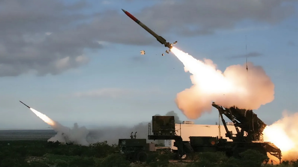 Alemania entrega oficialmente por primera vez a Ucrania interceptores de misiles para el sistema de defensa antiaérea Patriot Alemania entrega oficialmente por primera vez a Ucrania interceptores de misiles para el sistema de defensa antiaérea Patriot