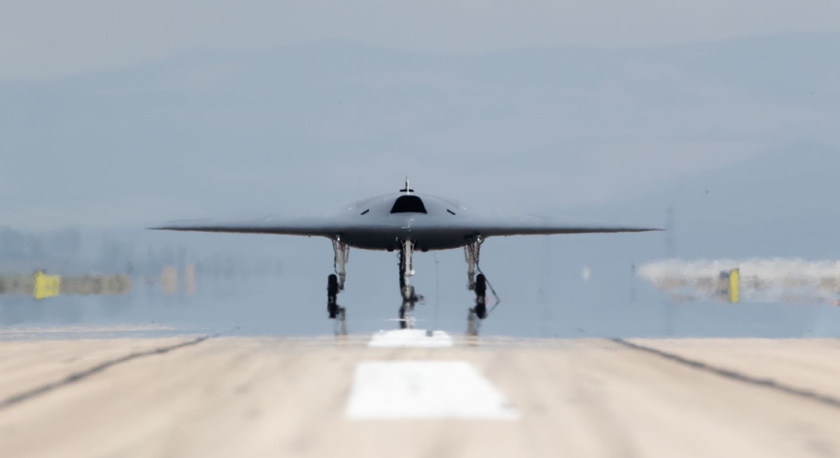 El avión no tripulado ANKA-3 de Turquía, parecido al bombardero nuclear B-2 Spirit, se somete a pruebas de rodaje El avión no tripulado ANKA-3 de Turquía, parecido al bombardero nuclear B-2 Spirit, se somete a pruebas de rodaje