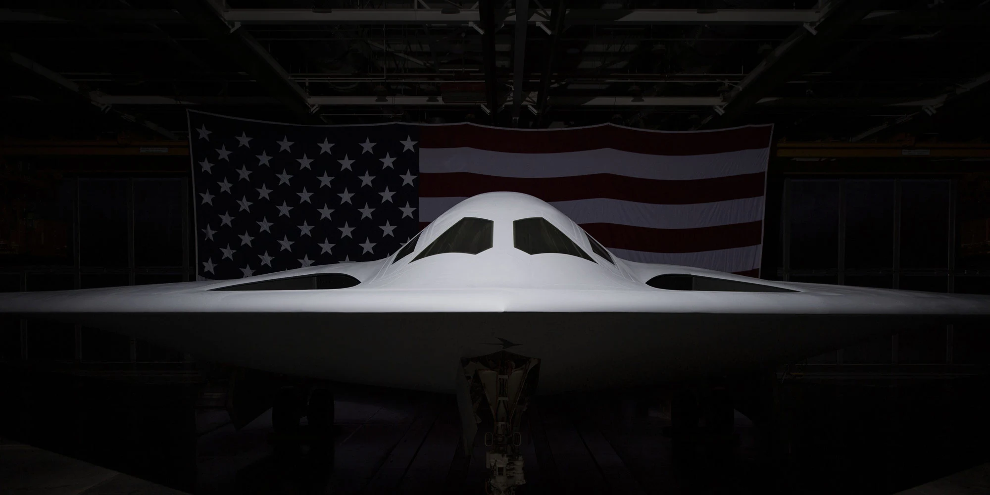Las Fuerzas Aéreas estadounidenses quieren modernizar el bombardero B-21 Raider antes incluso de que vuele para instalarle misiles nucleares LRSO con un alcance de lanzamiento de 2.400 km. Las Fuerzas Aéreas estadounidenses quieren modernizar el bombardero B-21 Raider antes incluso de que vuele para instalarle misiles nucleares LRSO con un alcance de lanzamiento de 2.400 km.