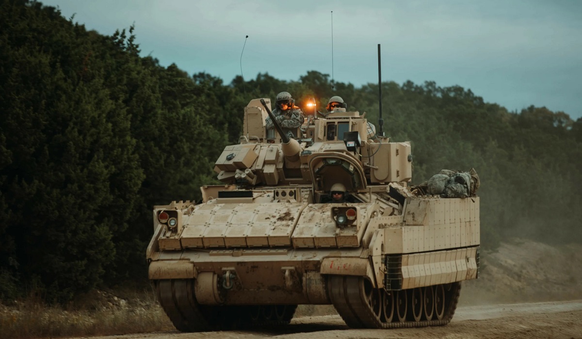 El Ejército de EE.UU. quiere actualizar un lote adicional de vehículos de combate de infantería Bradley a M2A4. El Ejército de EE.UU. quiere actualizar un lote adicional de vehículos de combate de infantería Bradley a M2A4.