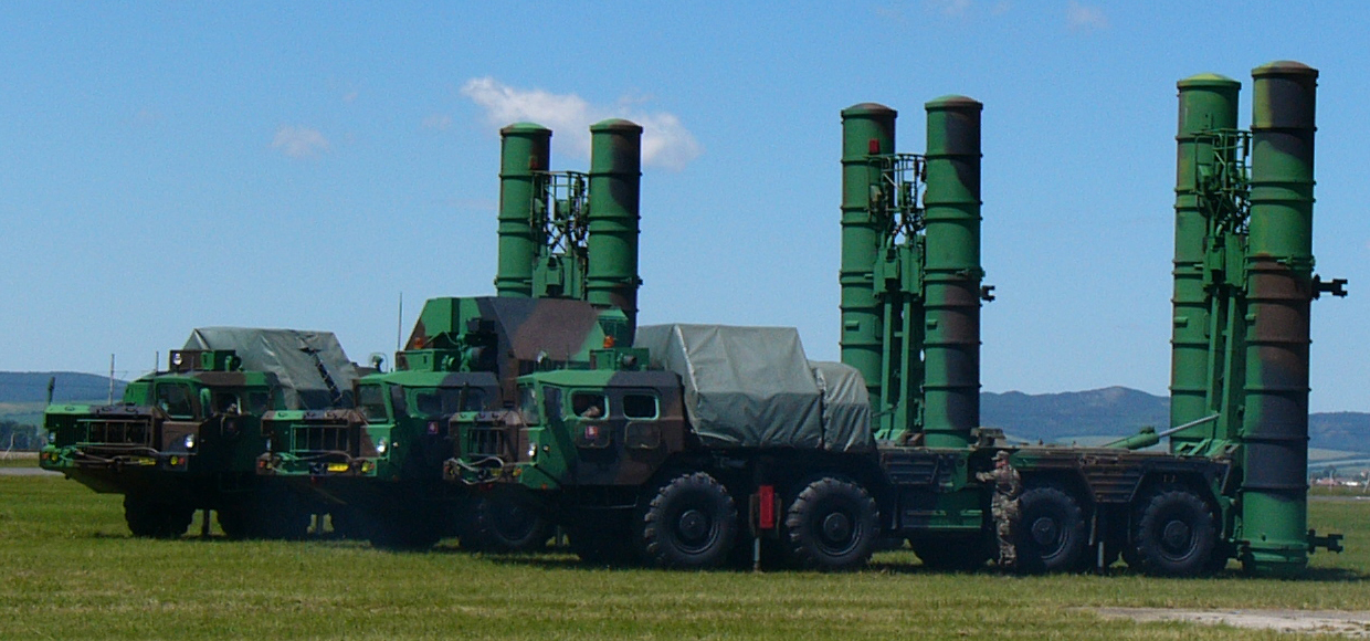 Las AFU muestran un raro vídeo del lanzamiento de un misil S-300 para destruir un dron Las AFU muestran un raro vídeo del lanzamiento de un misil S-300 para destruir un dron