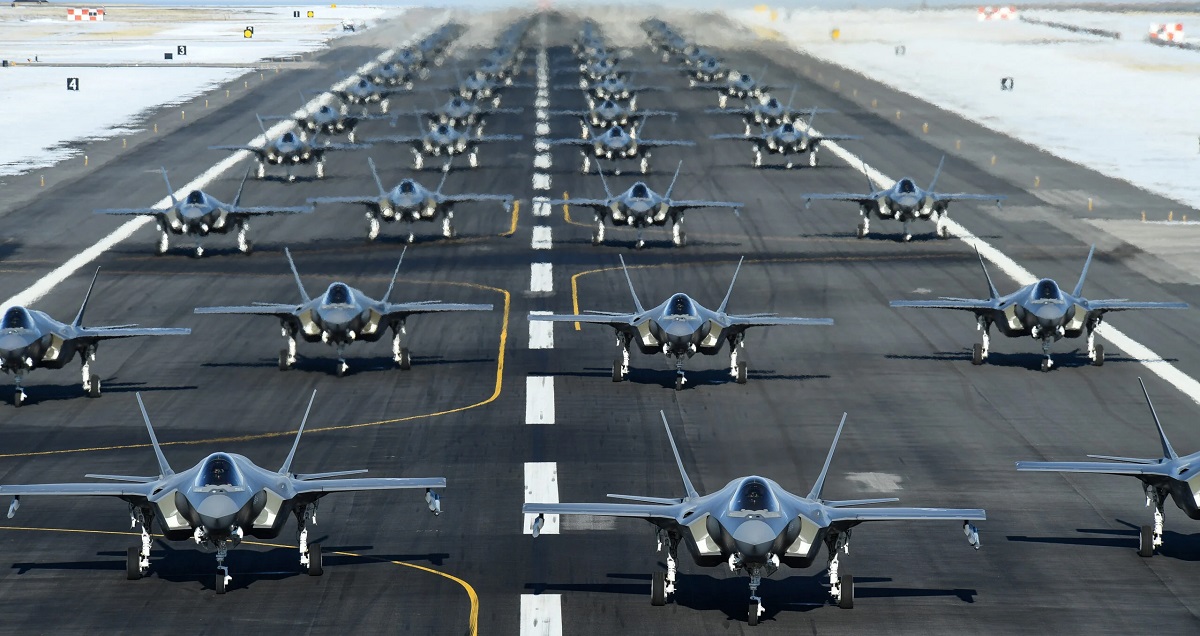 El caza de quinta generación F-35 Lightning II ha completado una serie de pruebas críticas que allanan el camino para su producción a gran escala. El caza de quinta generación F-35 Lightning II ha completado una serie de pruebas críticas que allanan el camino para su producción a gran escala.