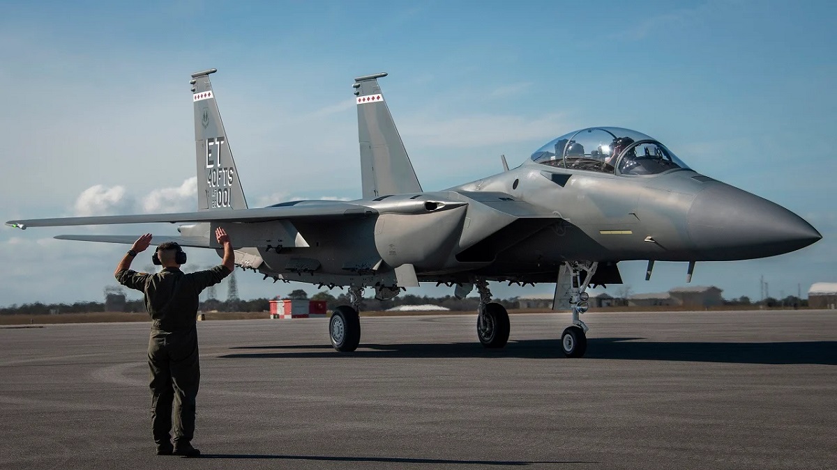 El Pentágono ha recibido financiación adicional y podrá comprar otros dos cazas F-15EX Eagle II de cuarta generación modernizados para la Fuerza Aérea de la Guardia Nacional Aérea. El Pentágono ha recibido financiación adicional y podrá comprar otros dos cazas F-15EX Eagle II de cuarta generación modernizados para la Fuerza Aérea de la Guardia Nacional Aérea.