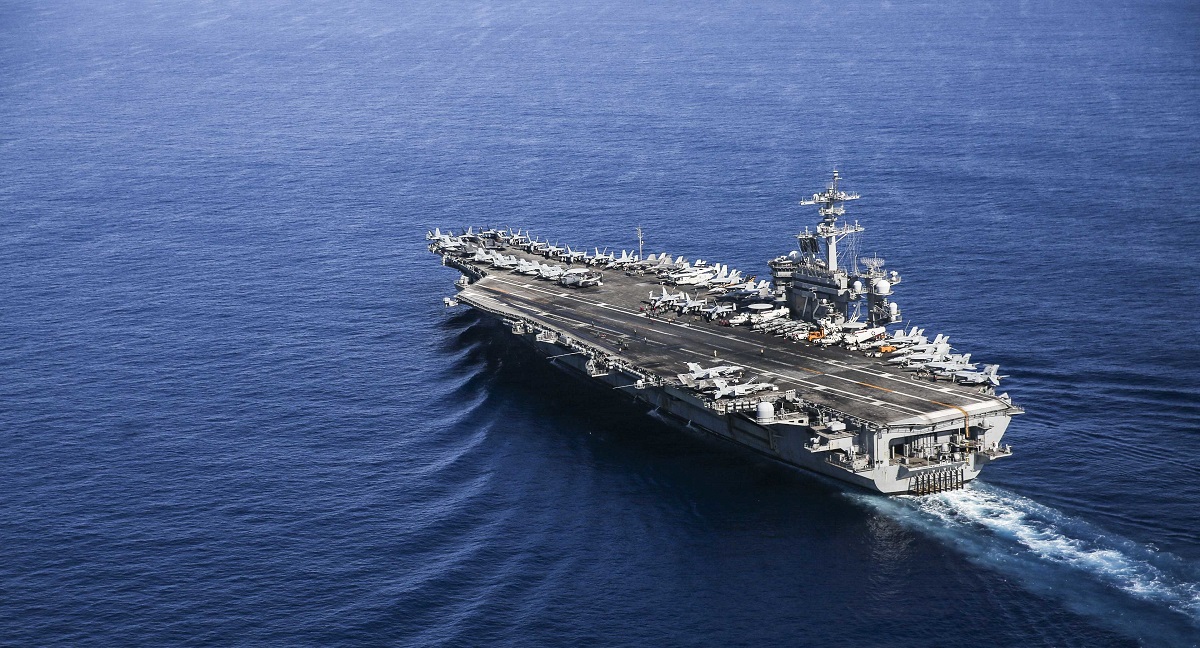 Se incendia el portaaviones estadounidense USS Abraham Lincoln (CVN-72) - el fuego se extingue en 10 minutos Se incendia el portaaviones estadounidense USS Abraham Lincoln (CVN-72) - el fuego se extingue en 10 minutos