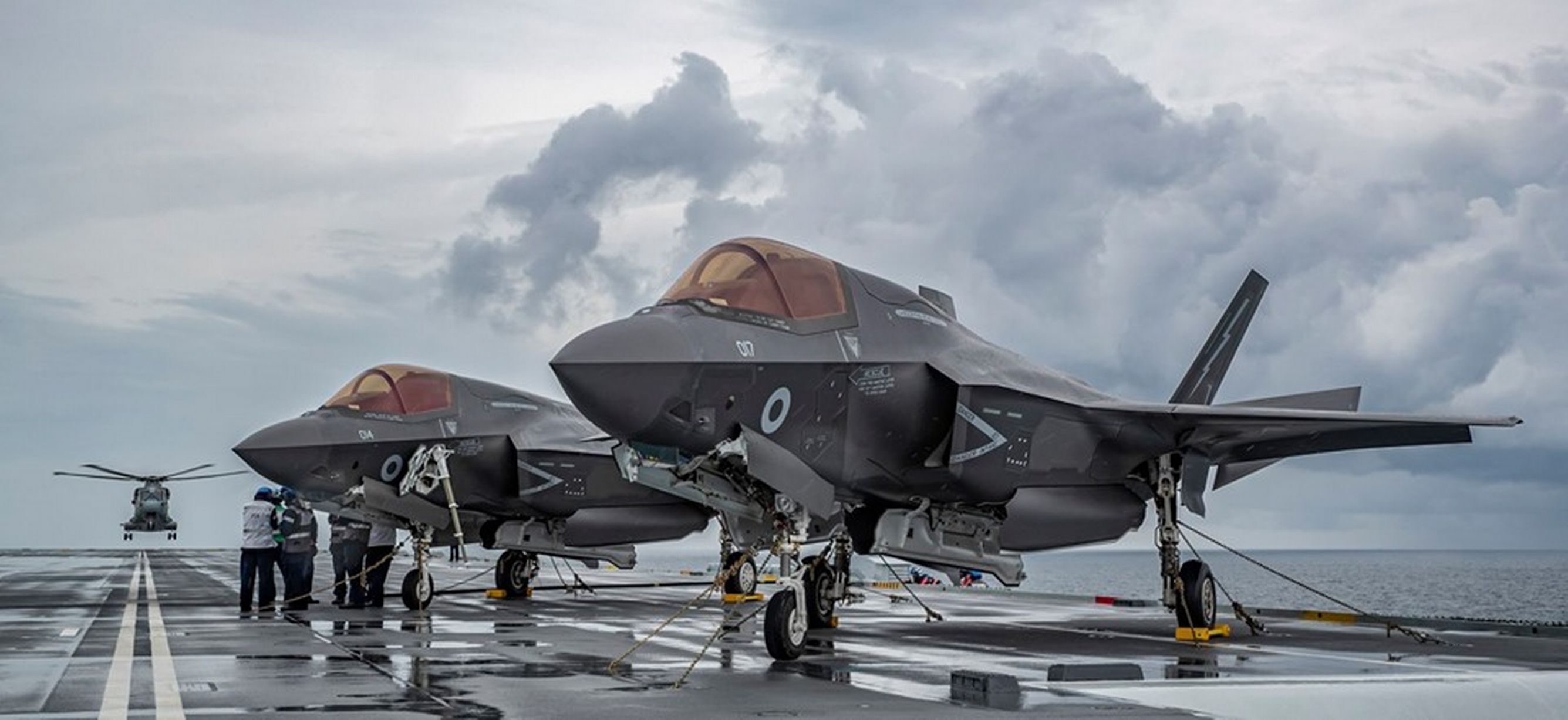 El avión de combate británico F-35B, valorado en 85 millones de libras, aterriza de emergencia en Norfolk por problemas técnicos El avión de combate británico F-35B, valorado en 85 millones de libras, aterriza de emergencia en Norfolk por problemas técnicos
