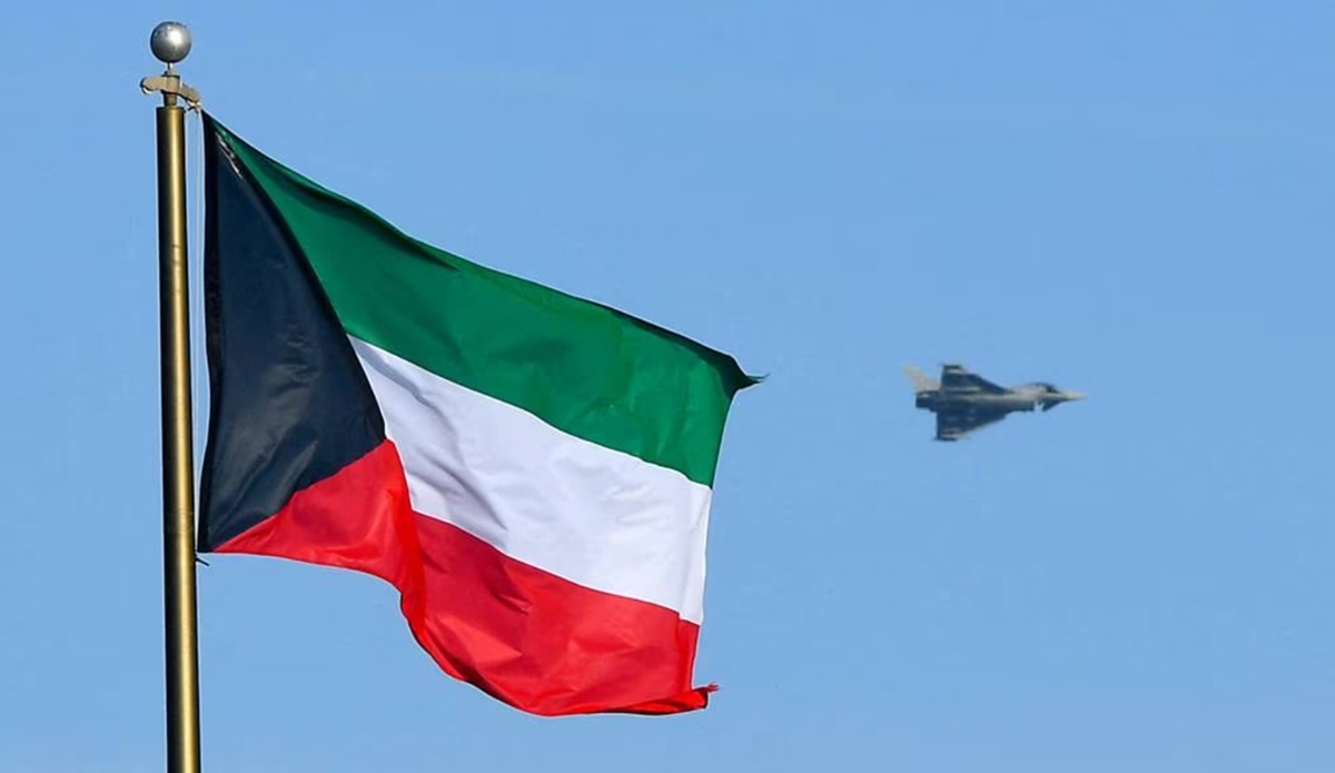 Kuwait ha recibido cuatro cazas europeos Eurofighter Typhoon en virtud de un contrato por valor de 9.000 millones de dólares. Kuwait ha recibido cuatro cazas europeos Eurofighter Typhoon en virtud de un contrato por valor de 9.000 millones de dólares.
