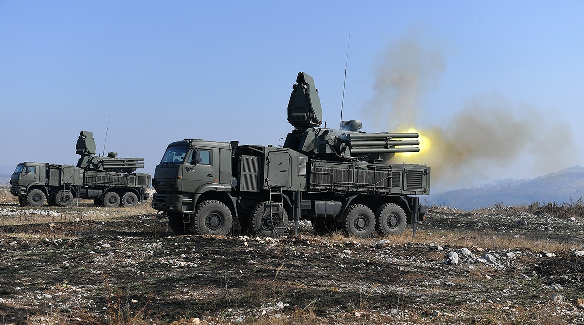 Las Fuerzas Armadas de Ucrania apuntan a un sistema SAM SA-22 Greyhound de 15 millones de dólares con un misil GMLRS de alta precisión y un dron Leleka-100 Las Fuerzas Armadas de Ucrania apuntan a un sistema SAM SA-22 Greyhound de 15 millones de dólares con un misil GMLRS de alta precisión y un dron Leleka-100
