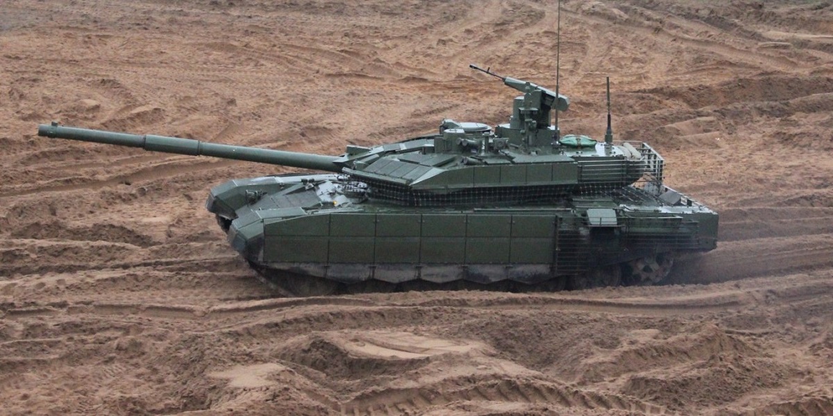 Un dron ucraniano lanzó granadas contra un tanque ruso modernizado T-90M valorado en 2,5 millones de dólares o más Un dron ucraniano lanzó granadas contra un tanque ruso modernizado T-90M valorado en 2,5 millones de dólares o más
