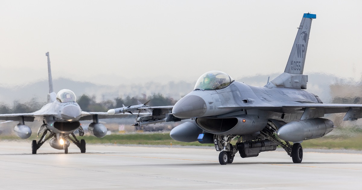 El F-16 Fighting Falcon ha regresado a la base de Kunsan tras completar un proyecto de reacondicionamiento de cinco meses y 22 millones de dólares. El F-16 Fighting Falcon ha regresado a la base de Kunsan tras completar un proyecto de reacondicionamiento de cinco meses y 22 millones de dólares.
